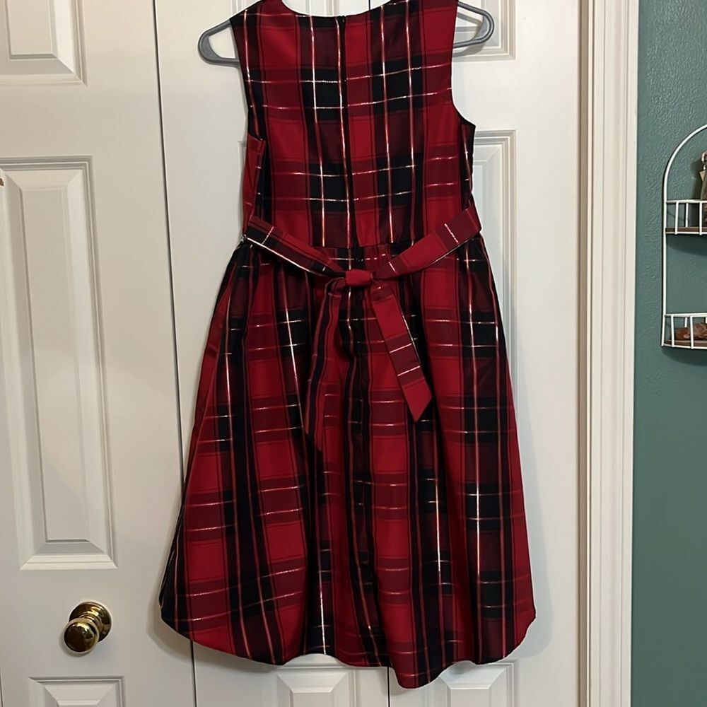 Girls Holiday Sleeveless Flowy Dress Red and Black plaid with Glitter accents - Picture 5 of 8